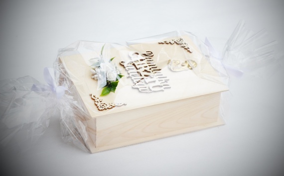 Elegancki prezent na chrzest - Pismo Św. Biblia w drewnianej szkatule