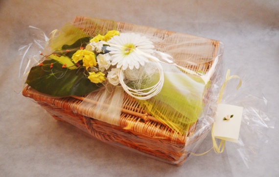 2 ręczniki kąpielowe z Twoim Haftem w wiklinowym kufrze prezent na ślub i rocznicę ślubu