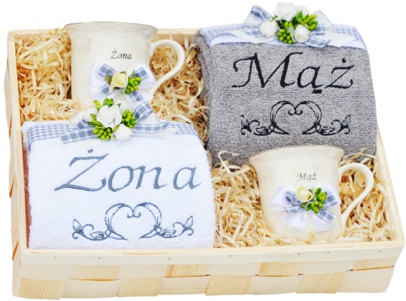 Praktyczny prezent na ślub - ręczniki z haftem i kubki z porcelaną