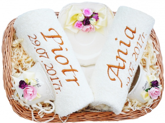 Ręczniki łazienkowe z Twoim haftem + porcelanowe filiżanki - elegancki zestaw