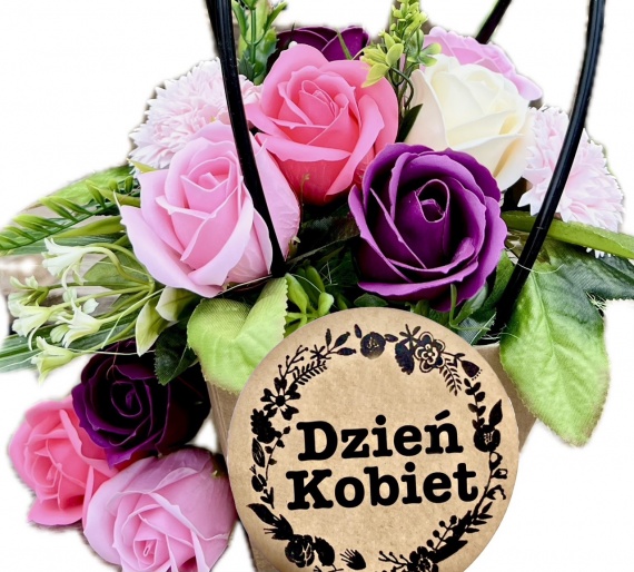 Flowerbox z kwiatów mydlane Prezent na Dzień Kobiet róż jak żywe