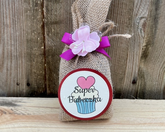 Super fajny box prezentowy dla Super Babeczki - prezent na Dzień Kobiet dla współpracownic