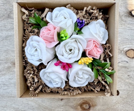 Prezent dla Nauczycielek Nauczycieli Mydlany Bukiet Róże FlowerBox Mydlany