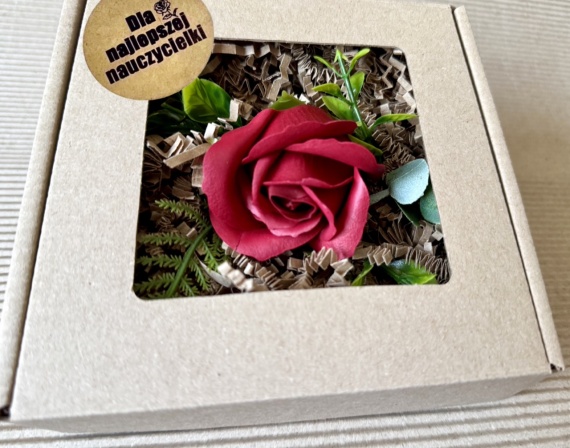 Prezent na Dzień Nauczyciela dla Nauczycieli Box Prezentowy Róża Mydlana