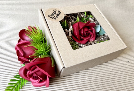 Prezent na Dzień Nauczyciela dla Nauczycieli Box Prezentowy Róża Mydlana