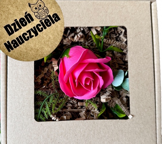 Prezent na Dzień Nauczyciela Mydlana Róża Kwiaty FlowerBox dla Nauczycielek
