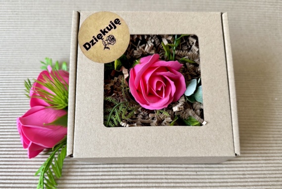 Prezent na Dzień Nauczyciela Mydlana Róża Kwiaty FlowerBox dla Nauczycielek