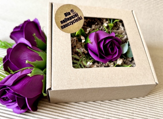 Prezent dla Nauczycielek na Dzień Nauczyciela Kwiaty Mydlane Box Prezentowy