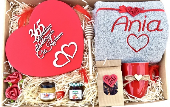 DUŻY Prezent na Walentynki 365 powodów RĘCZNIK z haftem imieniem KUBEK miód