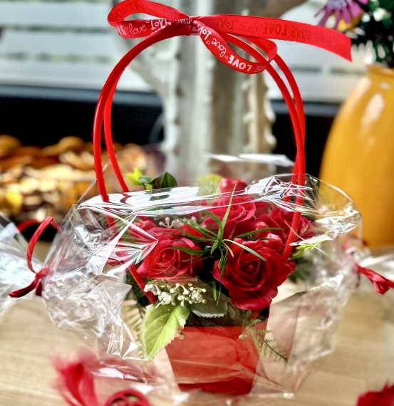 Mydlany Bukiet z Róż Czerwone Mydlane Róże FlowerBox Prezent na Walentynki