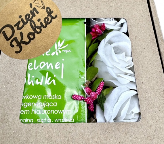 Super Prezent na Dzień Kobiet Box Kosz Prezentowy Mydlane Kwiaty Maseczka