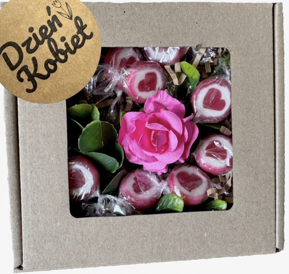 Prezent na Dzień Kobiet Box Prezentowy dla dziewczynek Koleżanek cukierki