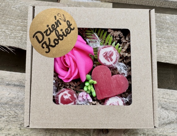 Praktyczny Prezent na Dzień Kobiet Box Kosz Prezentowy SPA Sól Kosmetyki