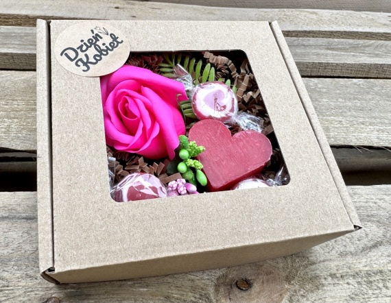 Praktyczny Prezent na Dzień Kobiet Box Kosz Prezentowy SPA Sól Kosmetyki