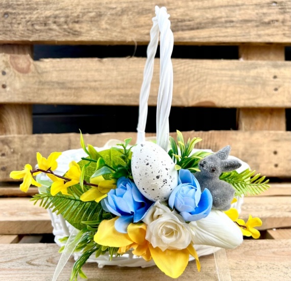 Koszyk z dekoracją do święconki Wielkanoc Stroik