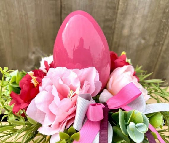 Uroczy Stroik Kwiatowy na Wielkanoc Dekoracja Stołu na Stół Duże Jajko