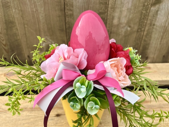 Uroczy Stroik Kwiatowy na Wielkanoc Dekoracja Stołu na Stół Duże Jajko