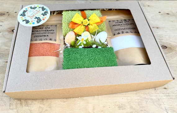 Fajny Prezent na Wielkanoc Zestaw Kosz BOX Prezentowy Kosmetyki Ręczniki