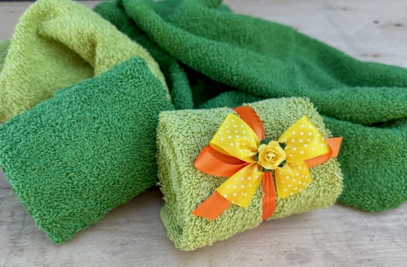 Fajny Prezent na Wielkanoc Zestaw Kosz BOX Prezentowy Kosmetyki Ręczniki