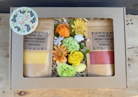 Upominek Prezent od Zajączka na Wielkanoc Zestaw Kosmetyki Kwiaty Mydlane