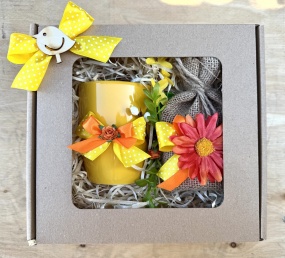 Prezent na Wielkanoc Zająca Wiosenny Zestaw Kosz Prezentowy Piękny Kubek Herbatki