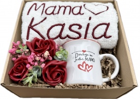 Kosz Prezentowy na Dzień Matki Prezent dla Mamy Kubek Ręcznik Twój Haft